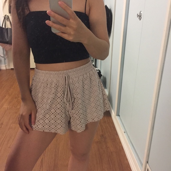 Forever 21 Pants - 2/$35 FOREVER 21 Blush Laser Cut Flowy Shorts